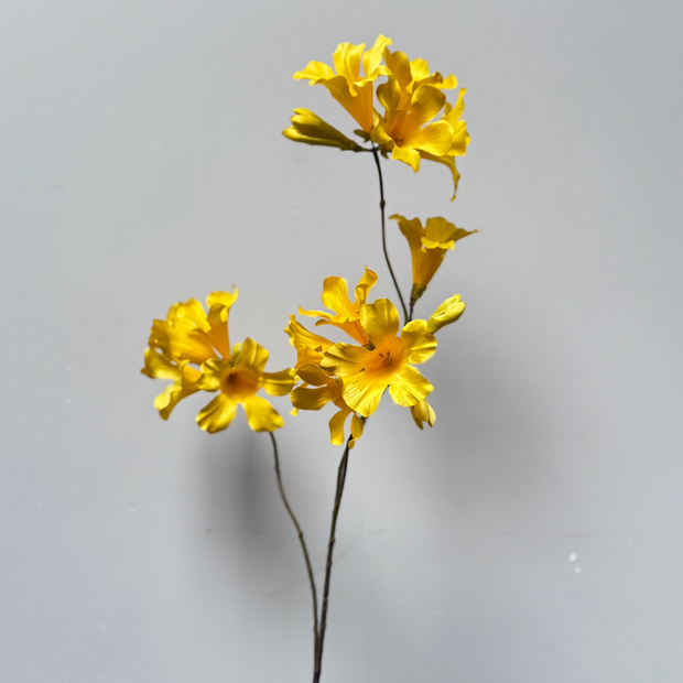 kunstbloem met gele bloemen