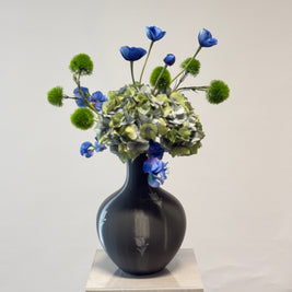 zijdenbloemen boeket met hortensia,anemoon en distel in de kleuren blauw groen
