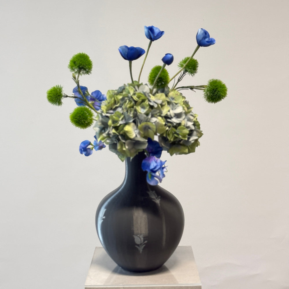 zijdenbloemen boeket met hortensia,anemoon en distel in de kleuren blauw groen