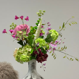 stijlvol roze boeket met groen tinten 
