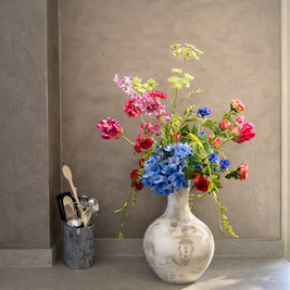 zijdenbloemenboeket, kleurrijk,tulpen,hortensia, trosroosje in de kleuren roze,fuchsia en blauw