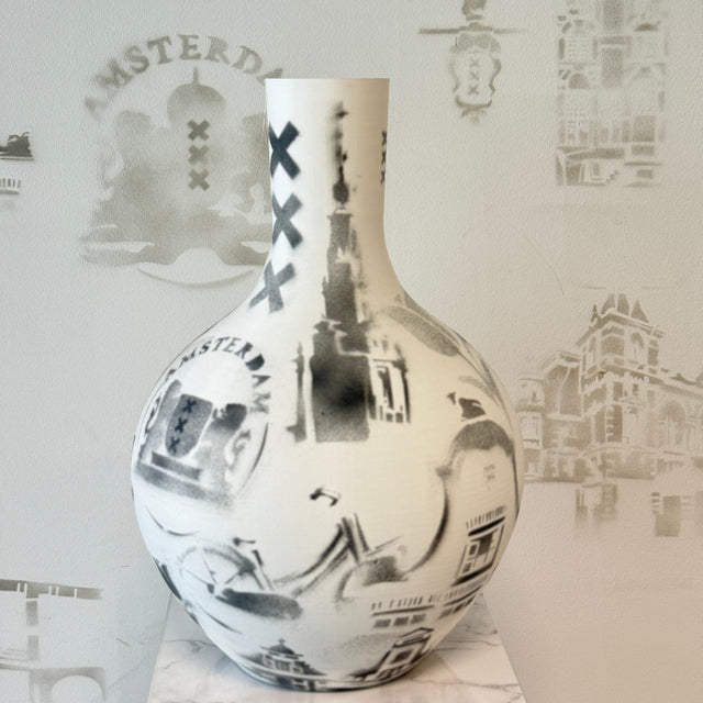 Vaas graffiti Amsterdam L