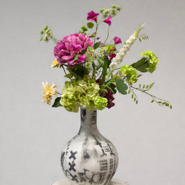 modern roze boeket met hortensia en bloemen in Amsterdam vaas, luxe zijdenbloemen