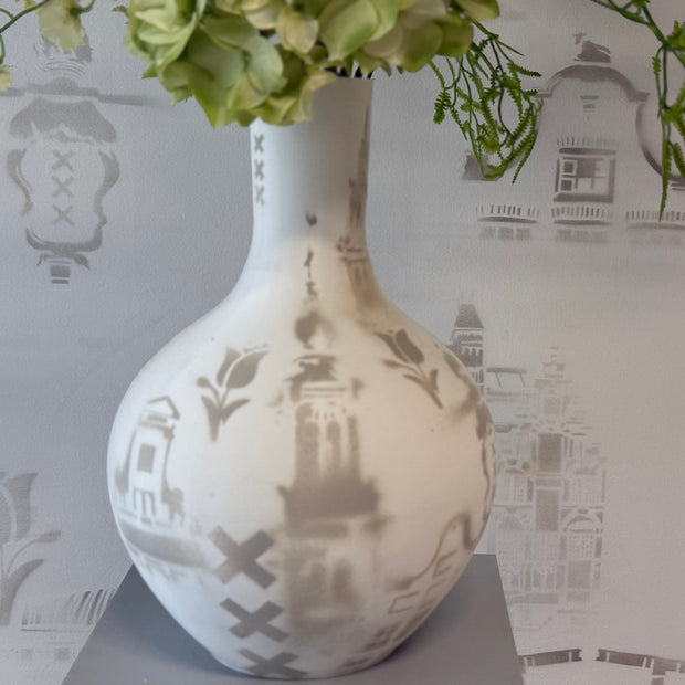 Vaas graffiti Amsterdam M