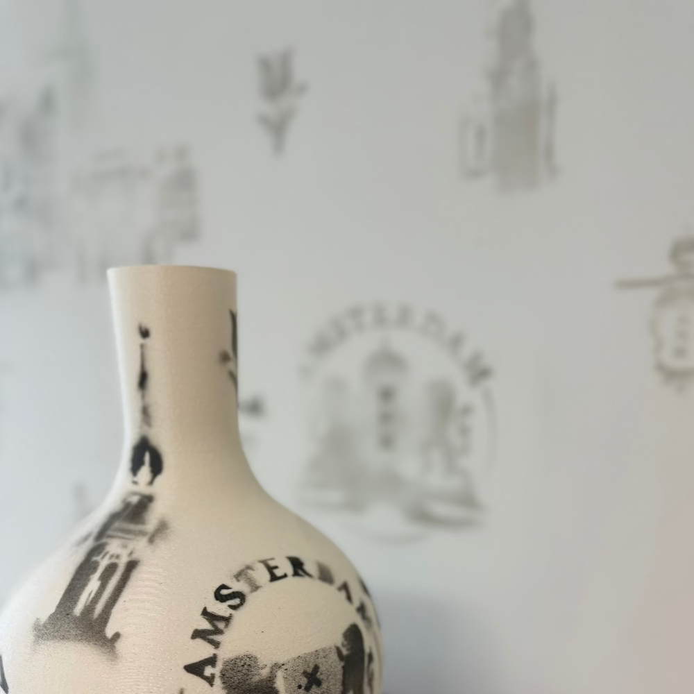 Vaas graffiti Amsterdam M