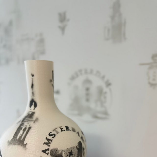 Vaas graffiti Amsterdam M
