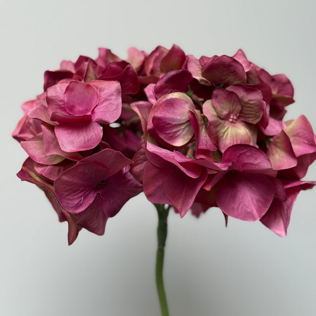 oud roze rode hortentia kunstbloem zijdenbloem.